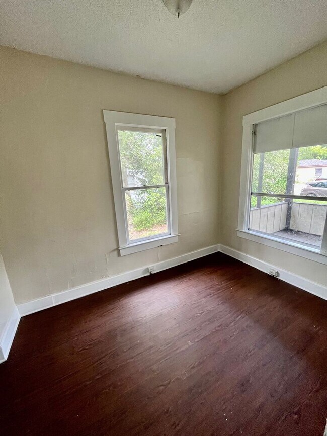 Building Photo - NICE 3BR/1BA Lakeland Home w/Large Covered Porch. NO APPLICATION FEE!