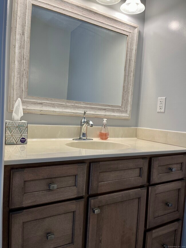 Building Photo - 808 Fieldstone Ct