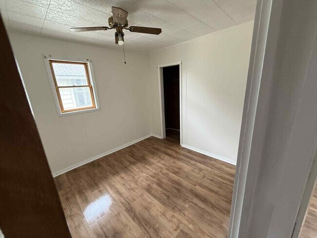 Building Photo - 218 N 15th St