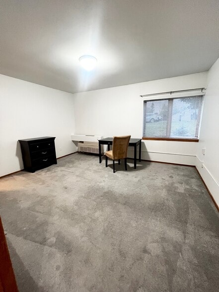 Building Photo - 1047 Danby Rd