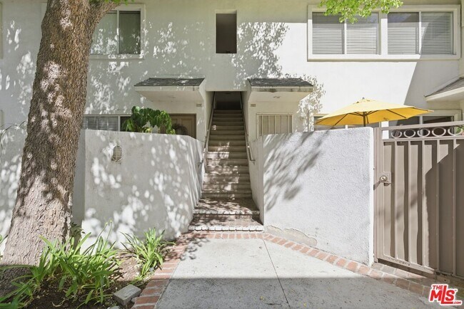 Building Photo - 18619 Collins St