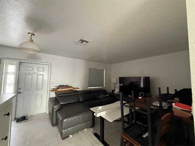 Building Photo - 2032 NE 167th St