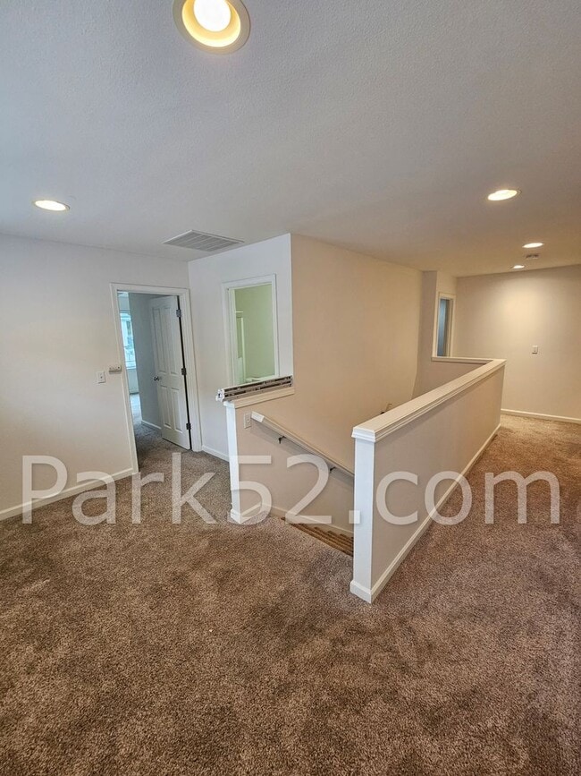 Building Photo - University Place Single Family in Gated Community