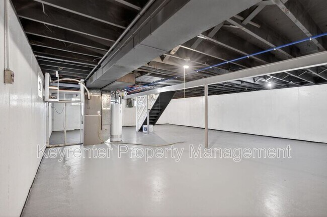 Building Photo - 900 Paddock Dr