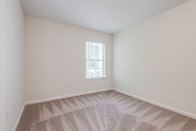 Building Photo - Spacious 3BR Townhome with Main-Level Primary Suite