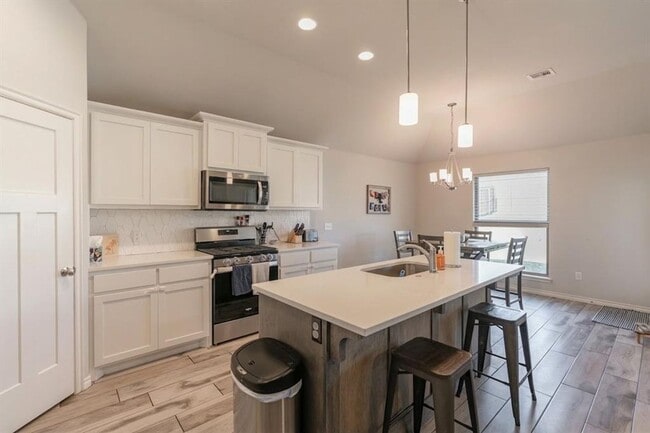Building Photo - Nearly New Piedmont Home