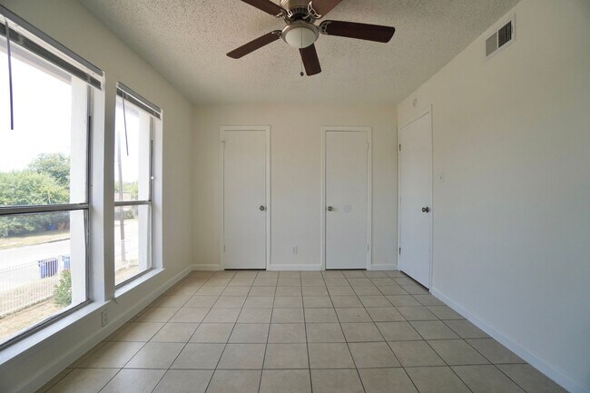 Building Photo - 2906 Sweeney Ln