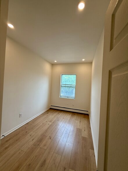 Building Photo - 124 Sumpter St