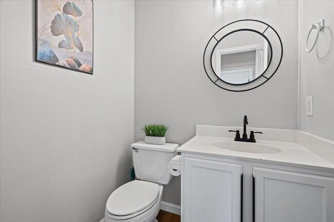 Building Photo - 2411 Glen Field Dr