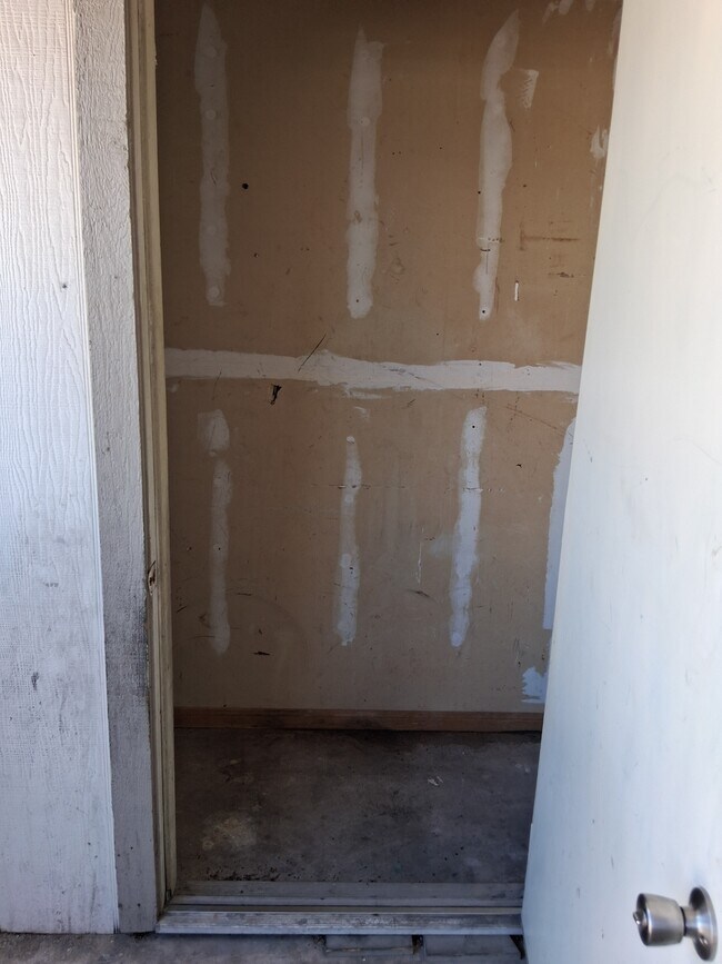 Building Photo - 3703 Hereford Ln
