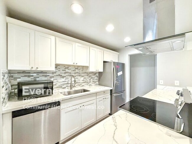 Building Photo - 3-Bedroom, 2-Bath Home in Convenient Locat...