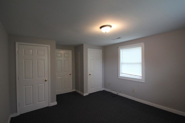 Building Photo - 215 Murray St