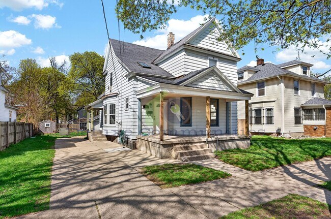 Building Photo - 851 Worden St SE