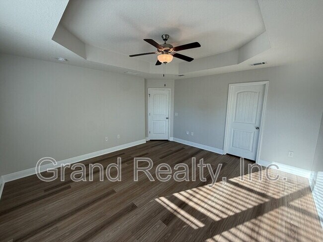 Building Photo - 5621 Flume Dr