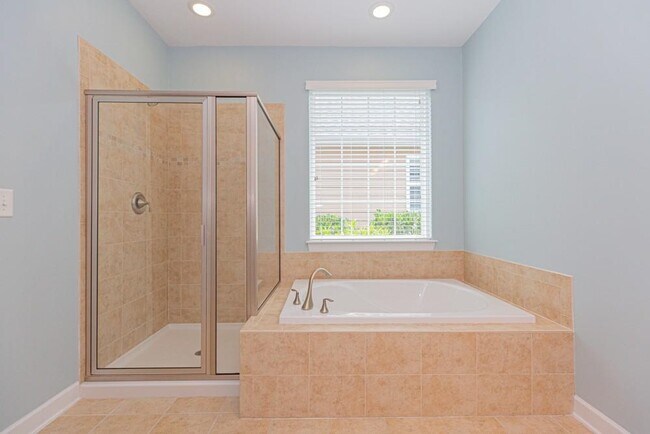 Building Photo - 1749 Paddington St