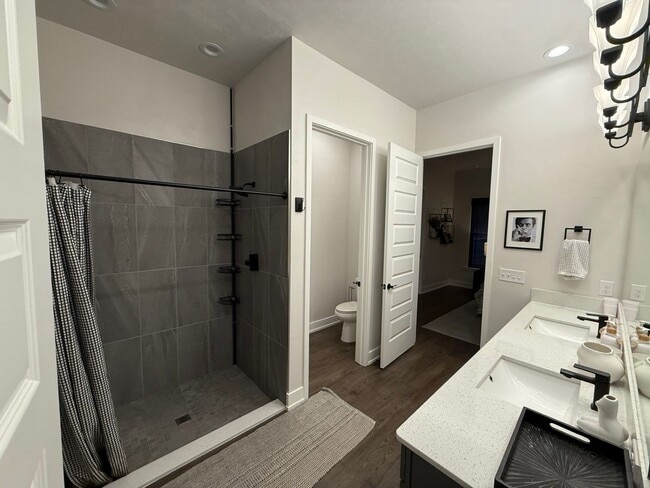 Building Photo - Beautiful Home located in Fairway Pointe