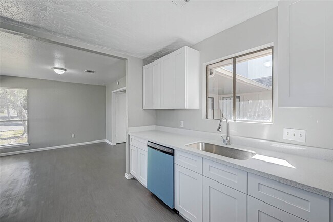 Building Photo - 4302 Wildacres Dr