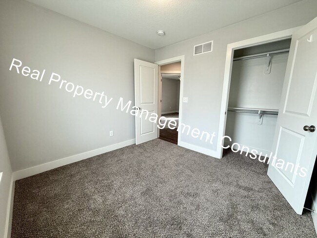 Building Photo - $500 off Move In Special on 4-bedroom, 3-b...