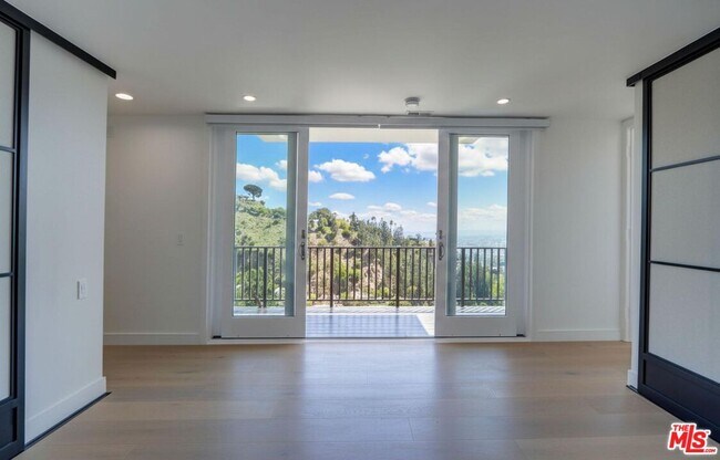Building Photo - 8528 Hillside Ave