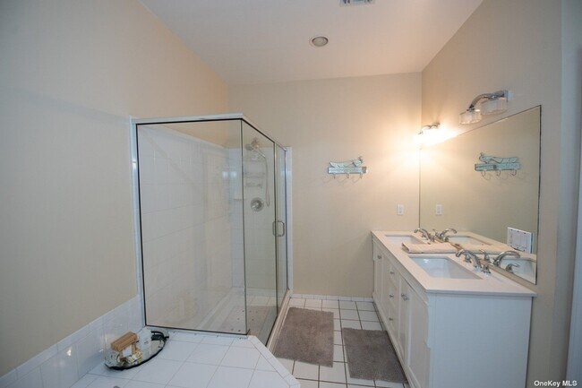 Building Photo - 546 Bardini Dr