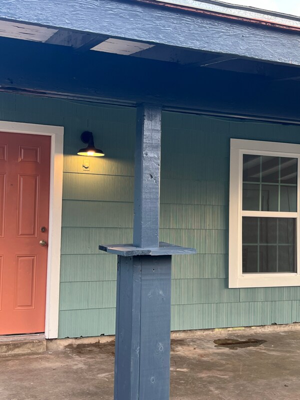 Building Photo - 2074 Springvale Dr