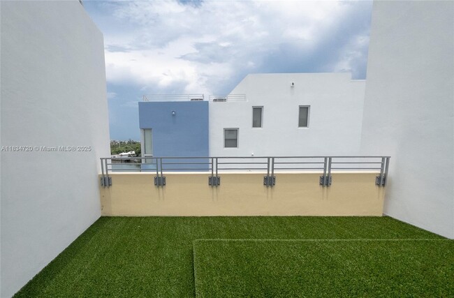 Building Photo - 163 N Shore Dr