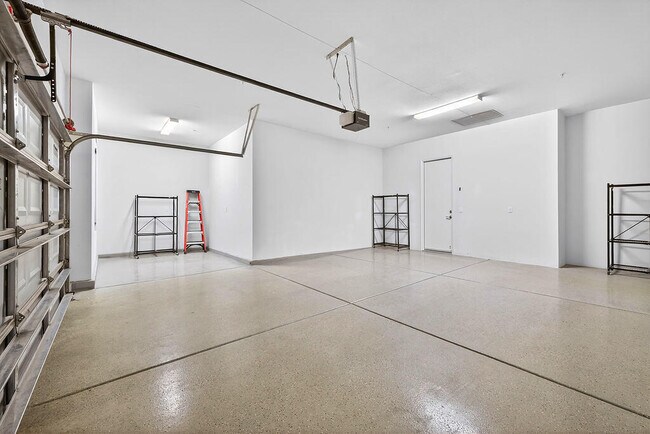 Building Photo - 81344 Corte Compras