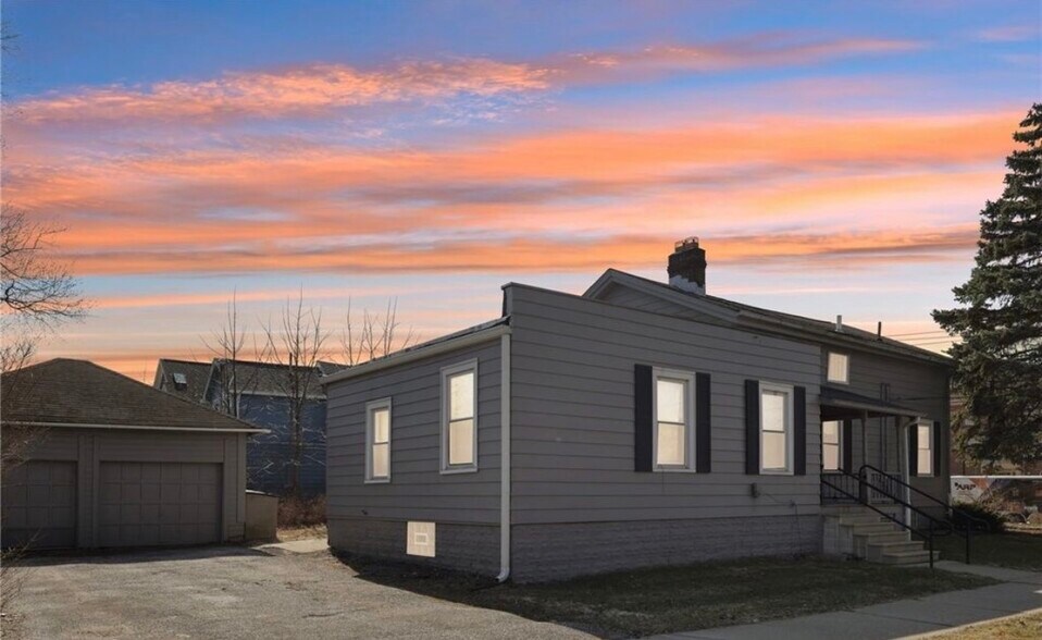 Building Photo - 88 E Center St