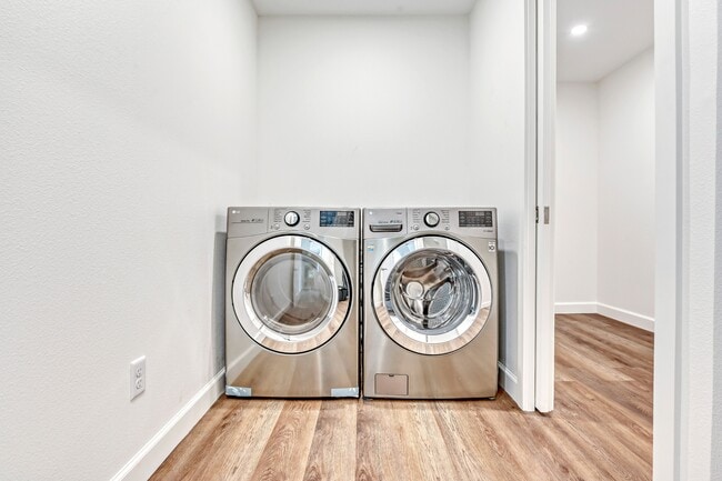 Building Photo - 4242 SW Hewett Blvd