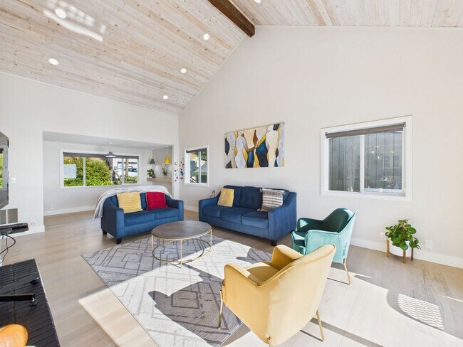 Building Photo - 3325 Brunell Dr