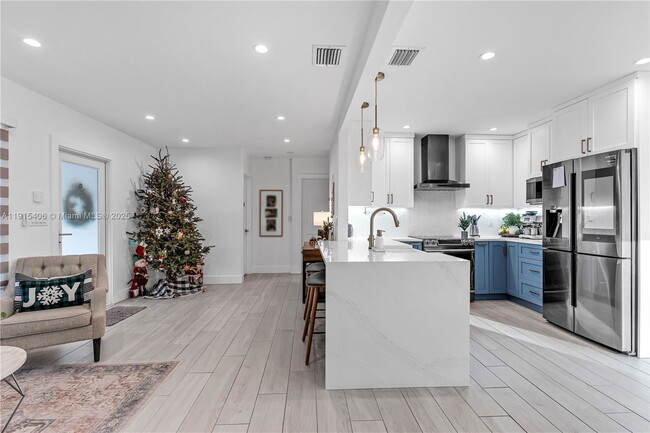 Building Photo - 6860 SW 37th St