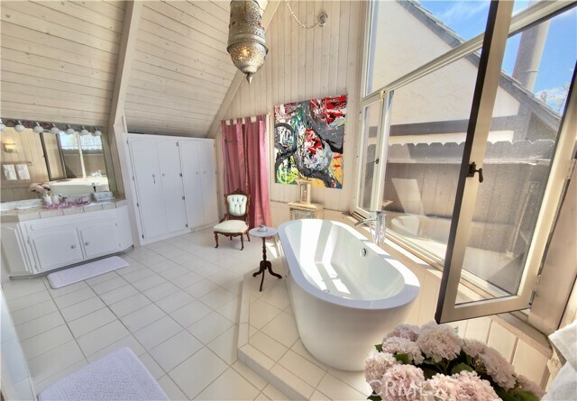 Building Photo - 327 Aster St