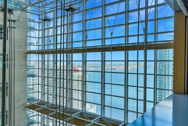 Building Photo - 1395 Brickell Ave