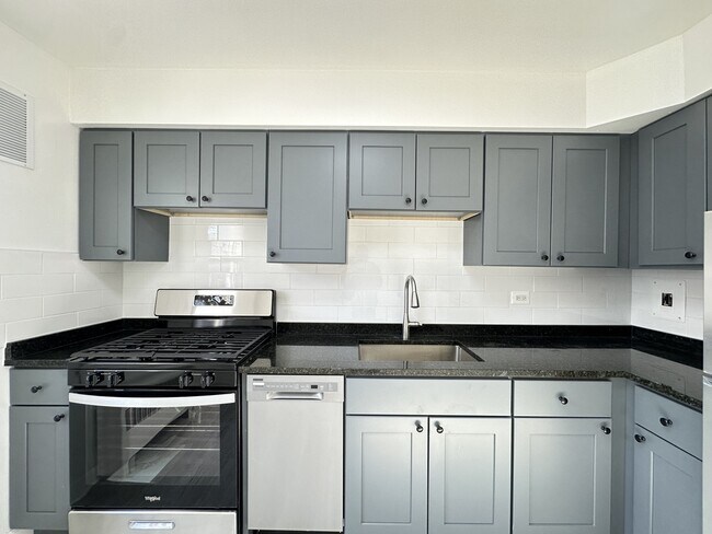 Building Photo - 6707 N California Ave