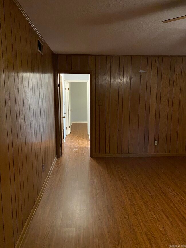 Building Photo - 10883 Bainbridge Dr