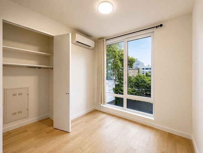 Building Photo - 368 Leonard St