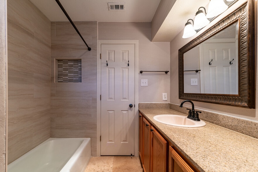Building Photo - 2709 Forest Grove Dr