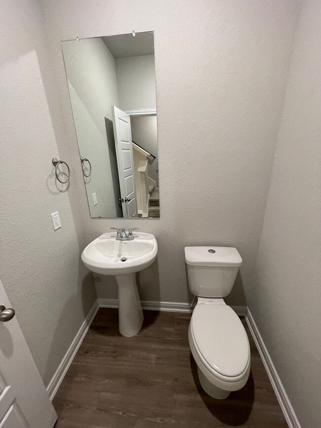 Building Photo - Duplex Available in Samuels Court, New Bra...