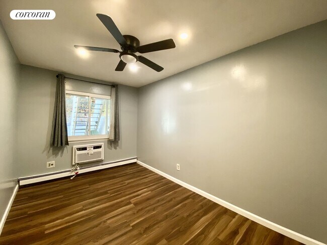 Building Photo - 120 George St