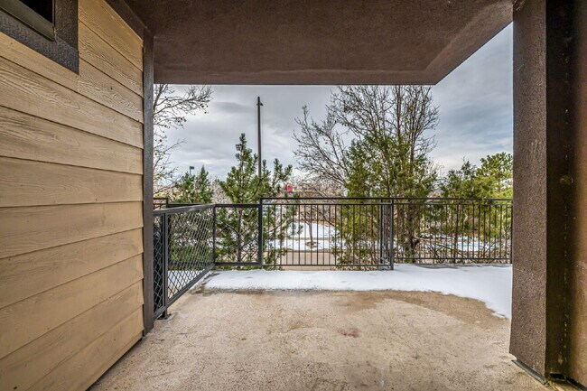 Building Photo - A Great modern 2 Bed / One bath for rent