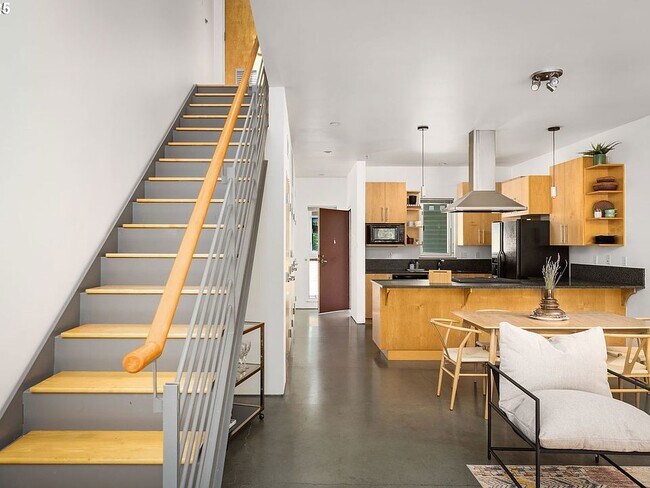 Building Photo - 1510 SE 34th Ave