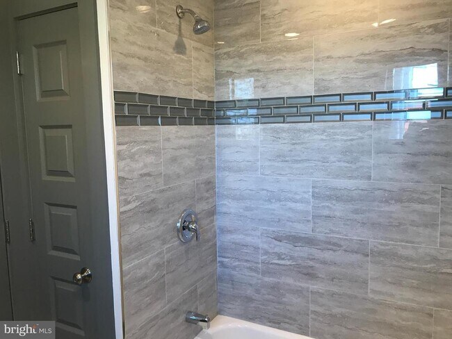 Building Photo - 1829 N Ringgold St