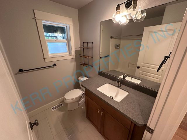 Building Photo - Spacious 4-Bedroom Retreat with 3.5 Baths in Happy Valley's Prime Location!