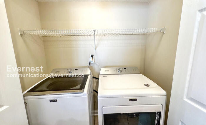 Building Photo - 319 Waters Edge Ln