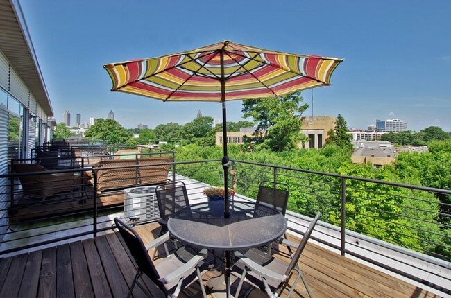 Building Photo - 400 Village Pkwy