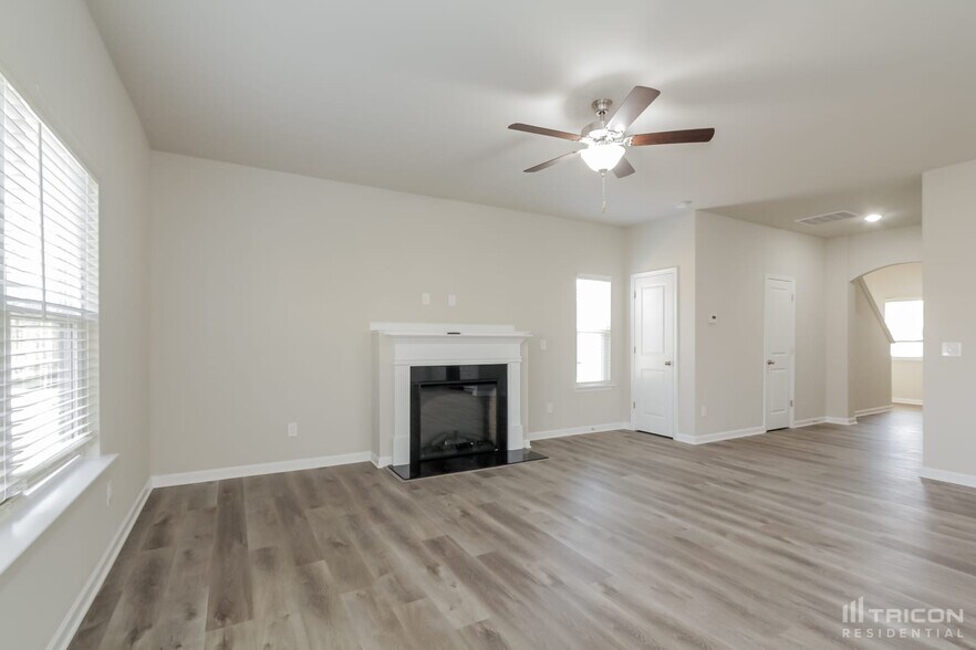 Building Photo - 123 Spring Knoll Dr
