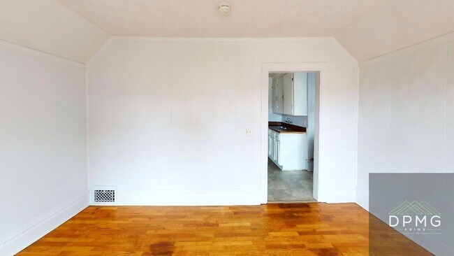 Building Photo - 129 S Hosmer St