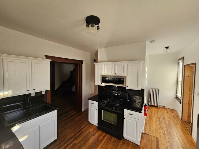 Building Photo - 3154 Van Alstyne St