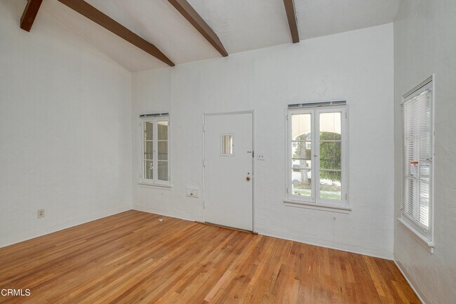 Building Photo - 916 N Stoneman Ave