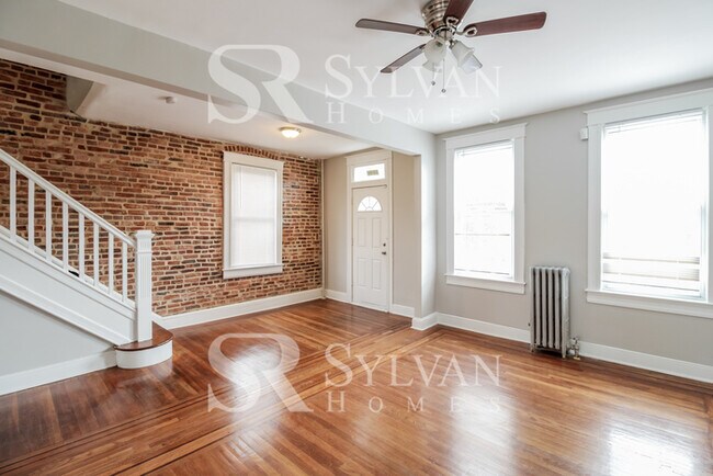 Building Photo - Charming 3BR Townhome